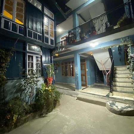 The Prasher Lodge Mall Road Manali Buitenkant foto
