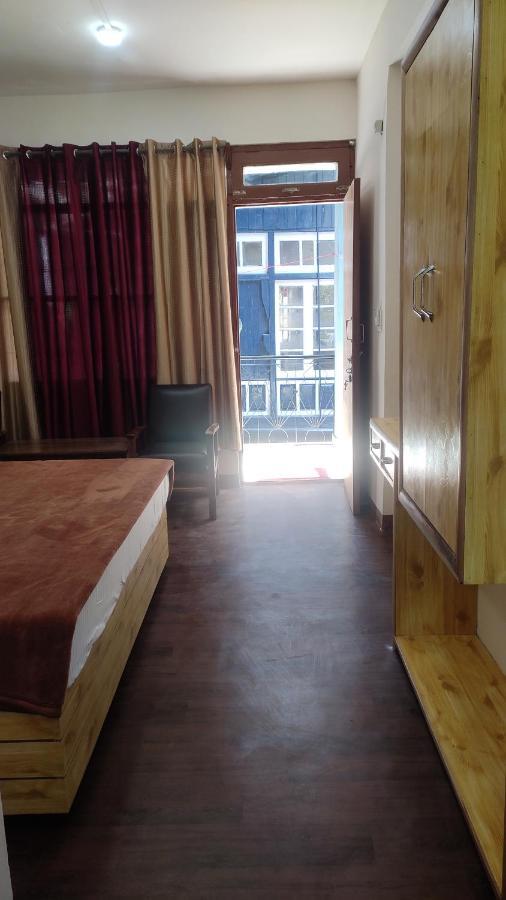 The Prasher Lodge Mall Road Manali Buitenkant foto