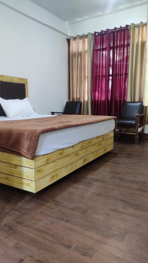 The Prasher Lodge Mall Road Manali Buitenkant foto