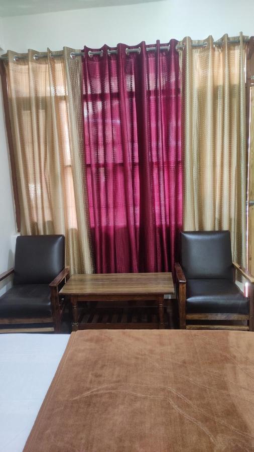 The Prasher Lodge Mall Road Manali Buitenkant foto