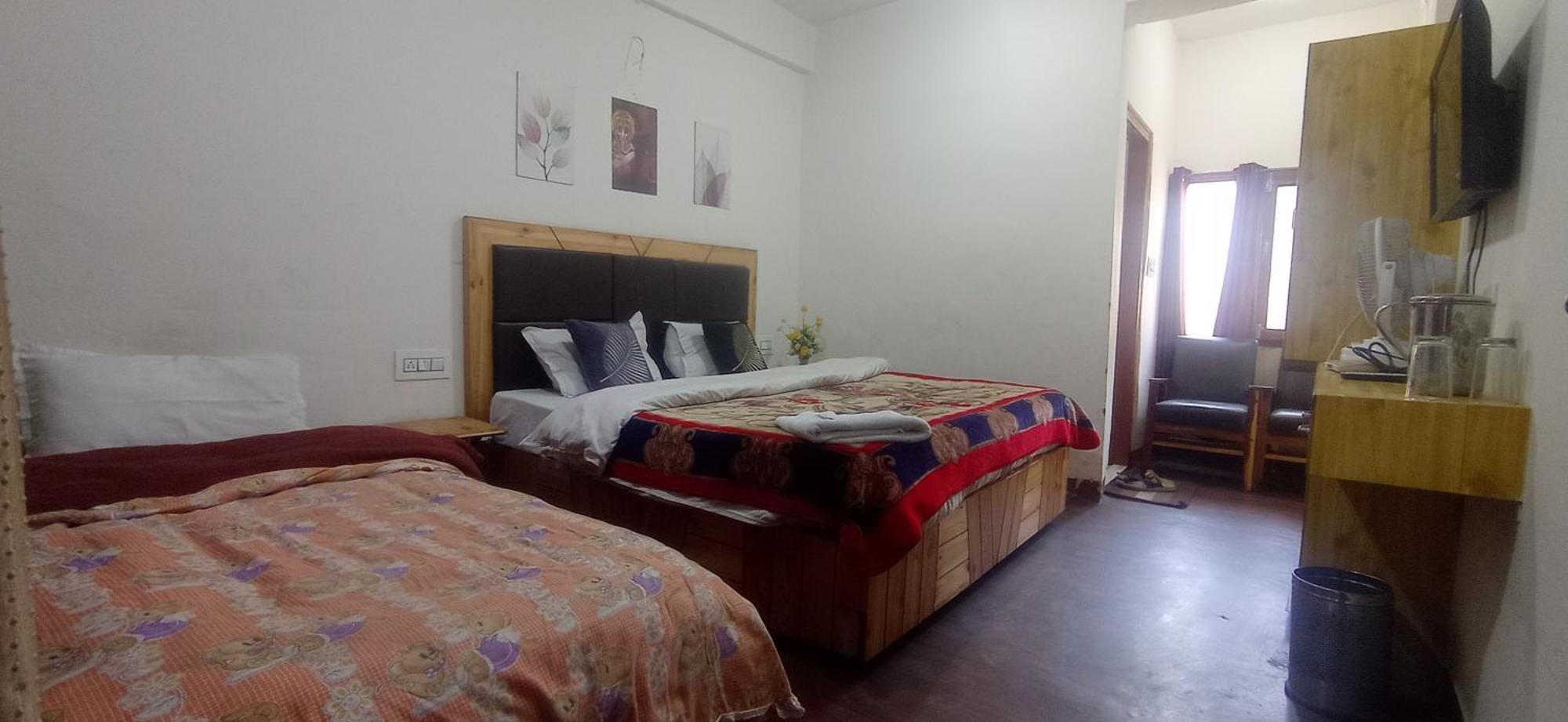 The Prasher Lodge Mall Road Manali Buitenkant foto