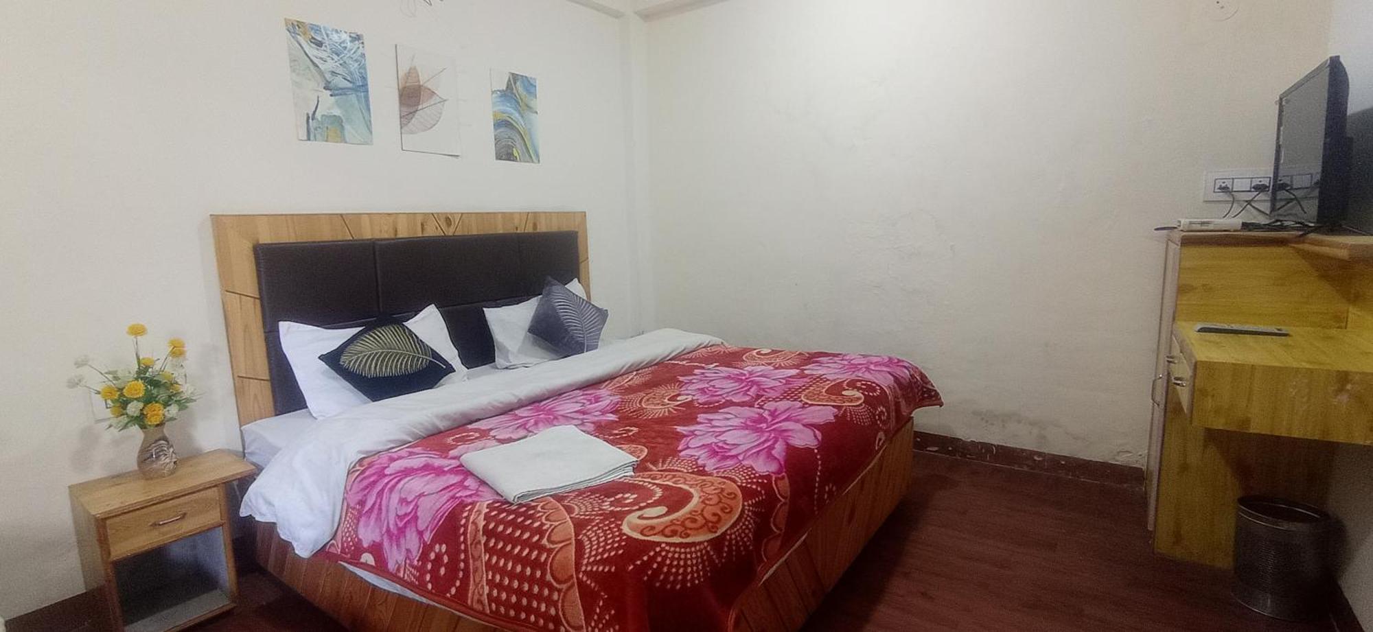 The Prasher Lodge Mall Road Manali Buitenkant foto