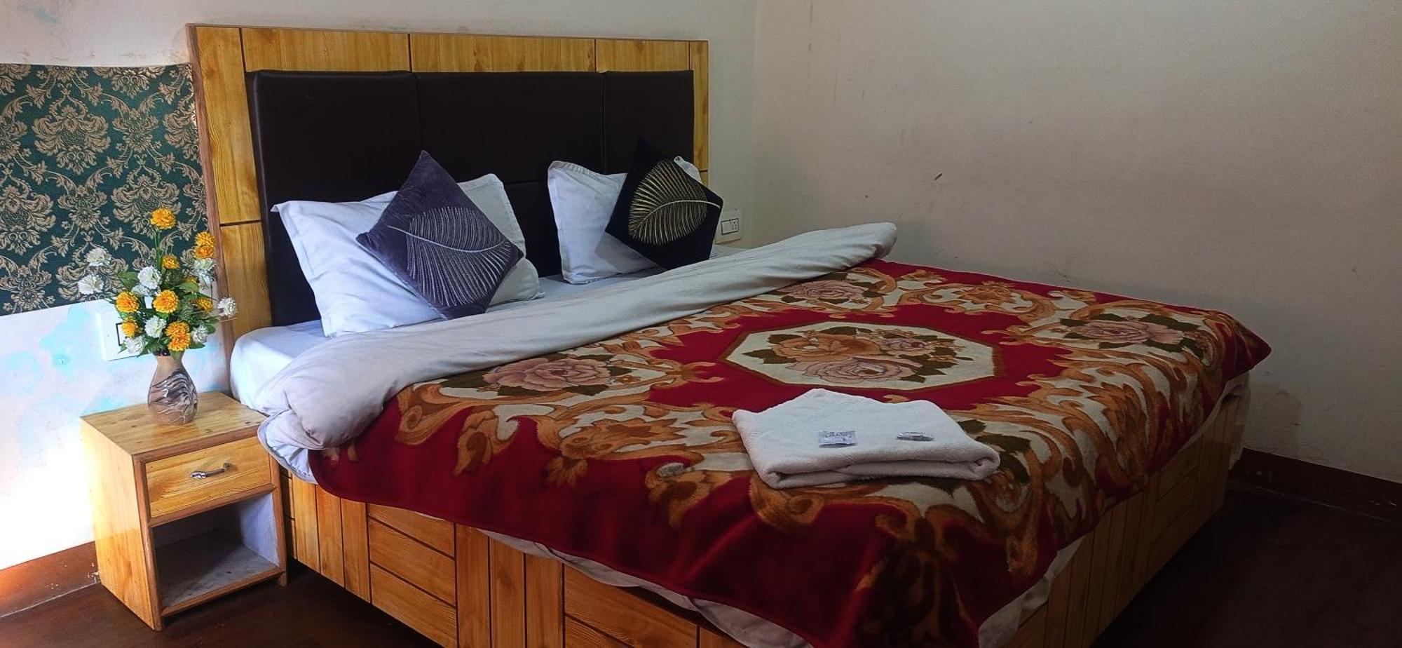 The Prasher Lodge Mall Road Manali Buitenkant foto