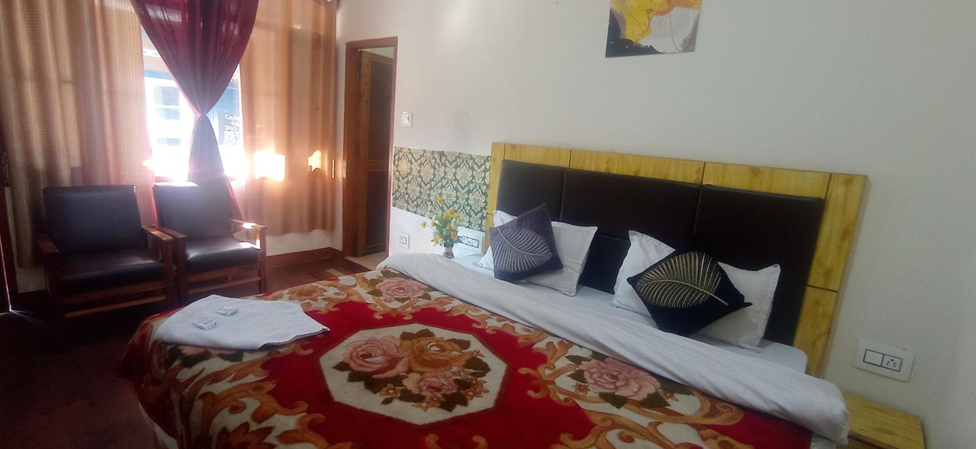 The Prasher Lodge Mall Road Manali Buitenkant foto
