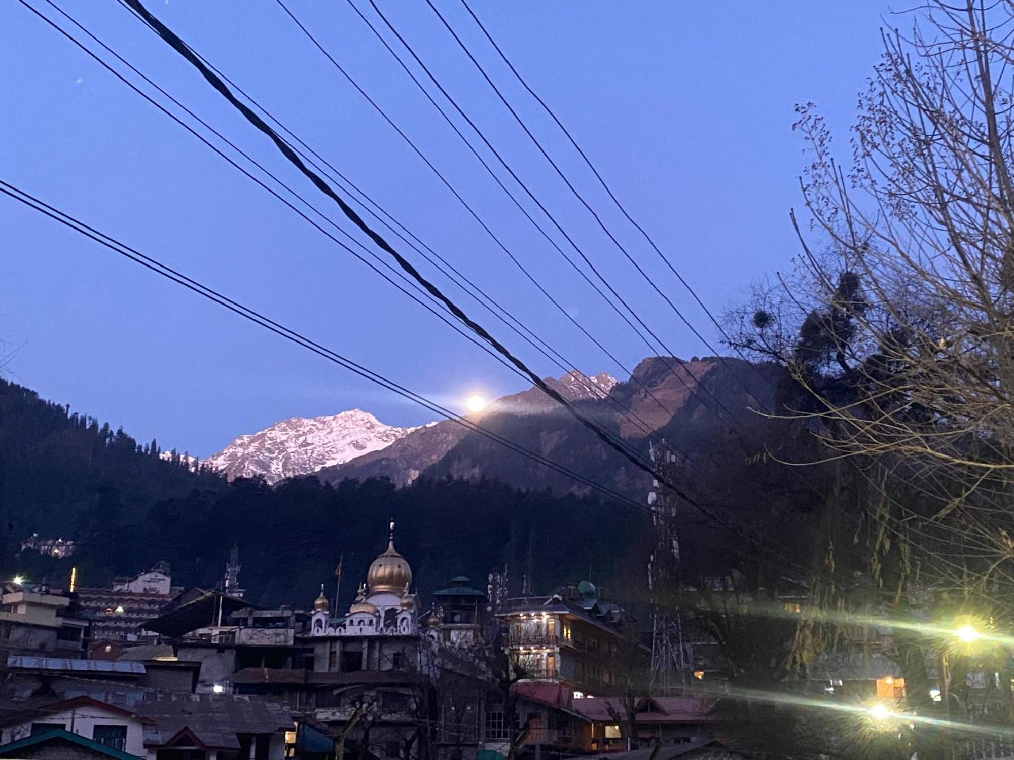 The Prasher Lodge Mall Road Manali Buitenkant foto