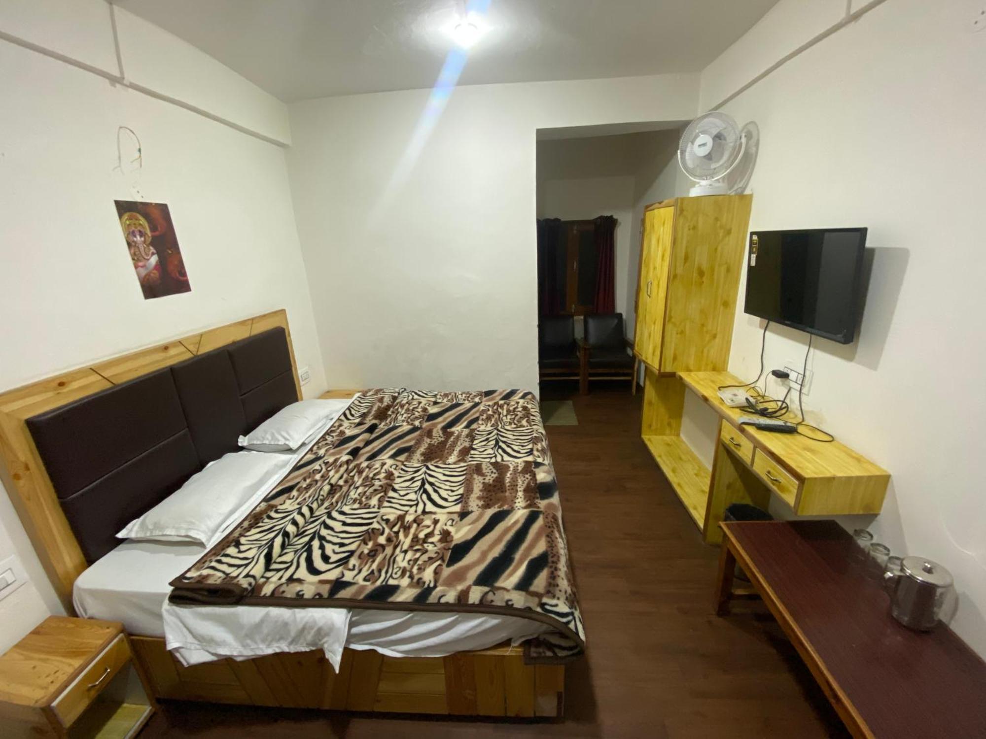 The Prasher Lodge Mall Road Manali Buitenkant foto